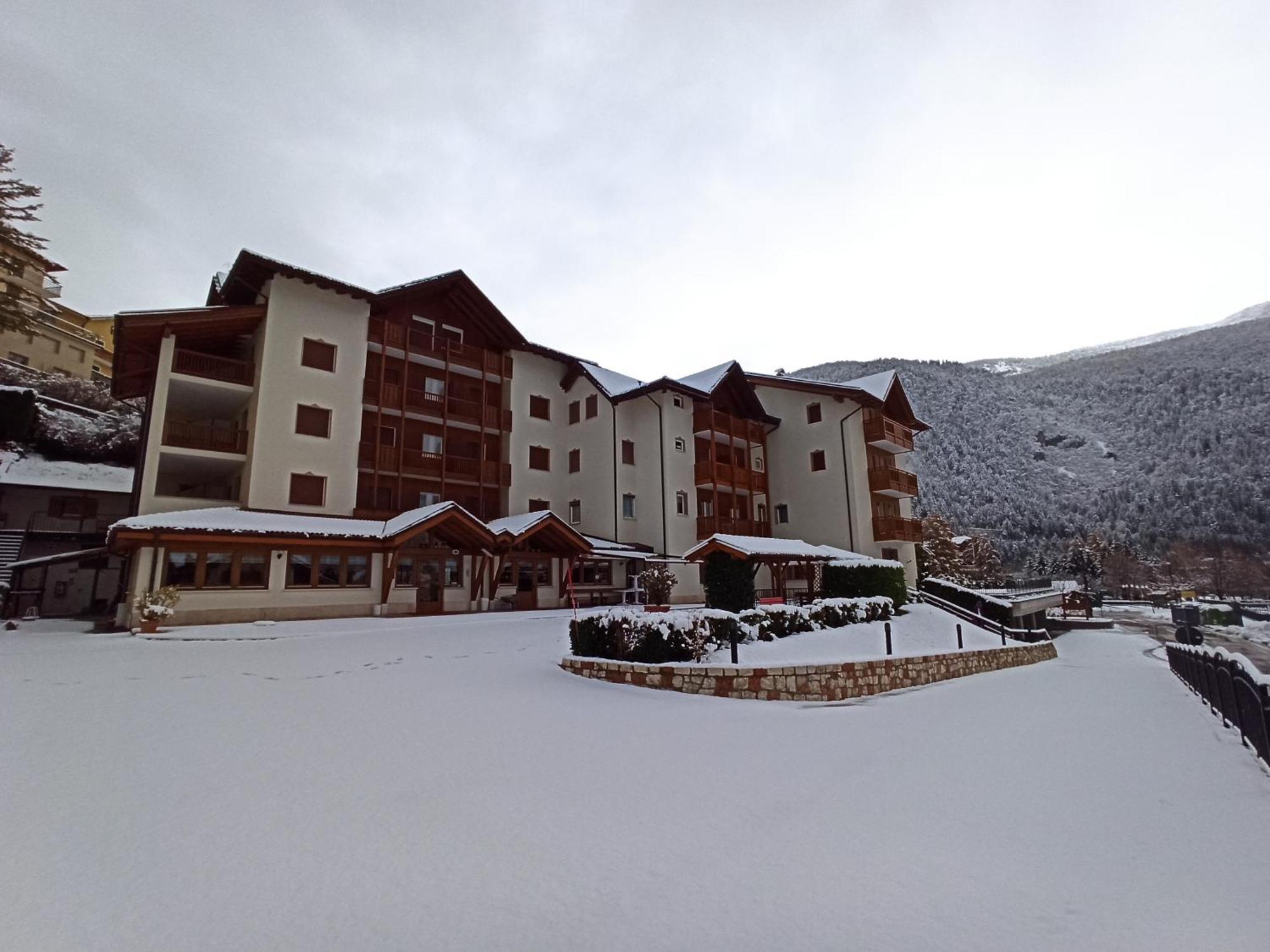 Hotel Zurigo Molveno Buitenkant foto