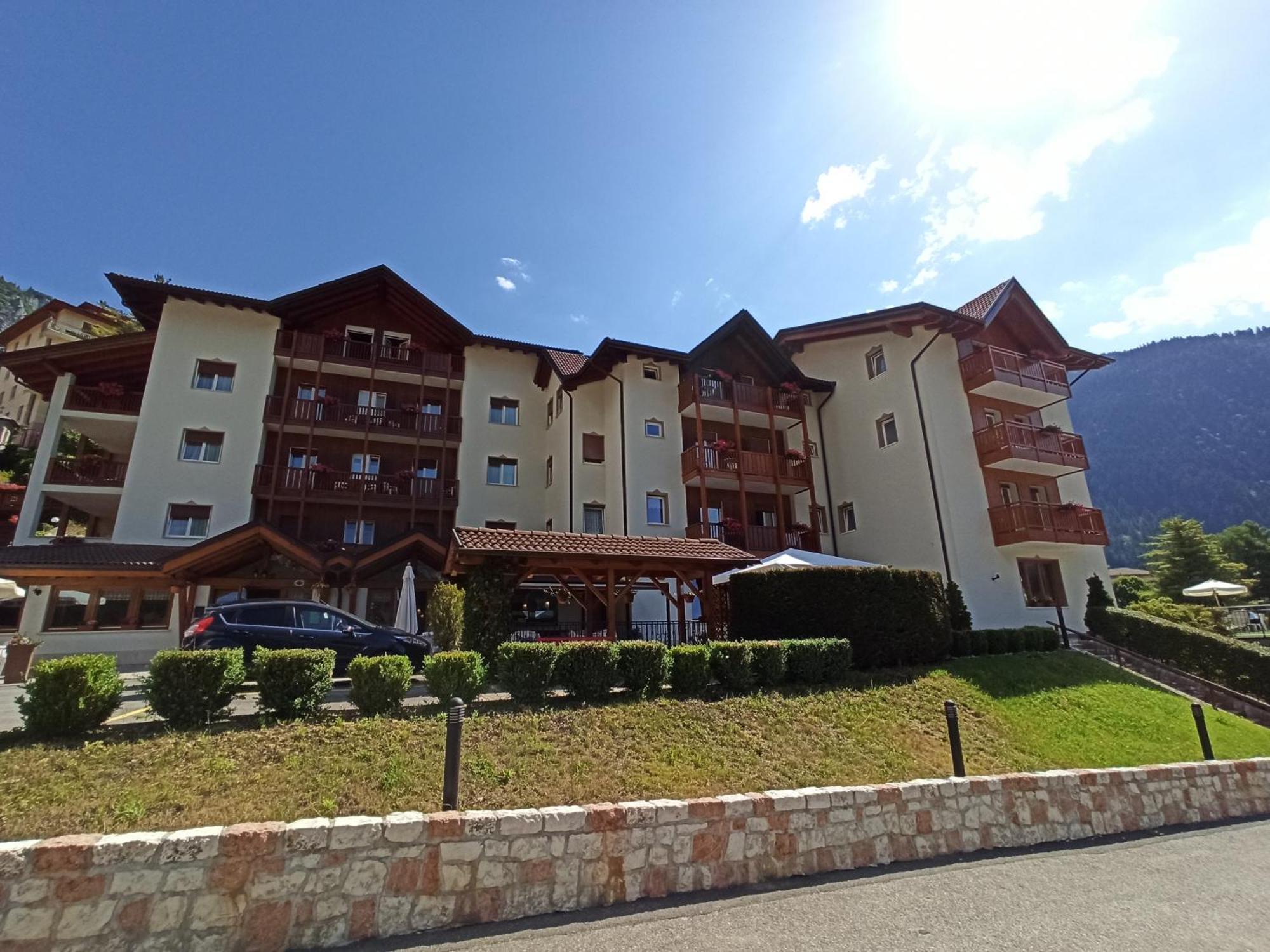 Hotel Zurigo Molveno Buitenkant foto