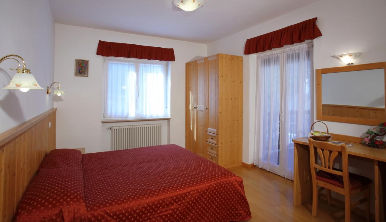 Hotel Zurigo Molveno Buitenkant foto