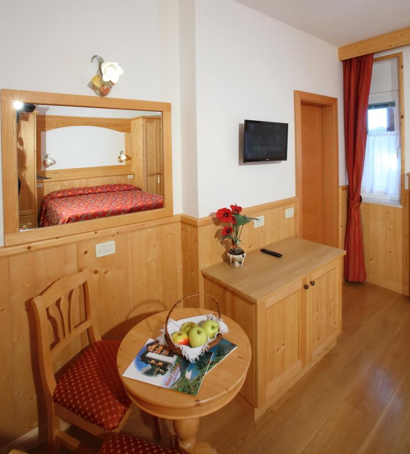 Hotel Zurigo Molveno Buitenkant foto