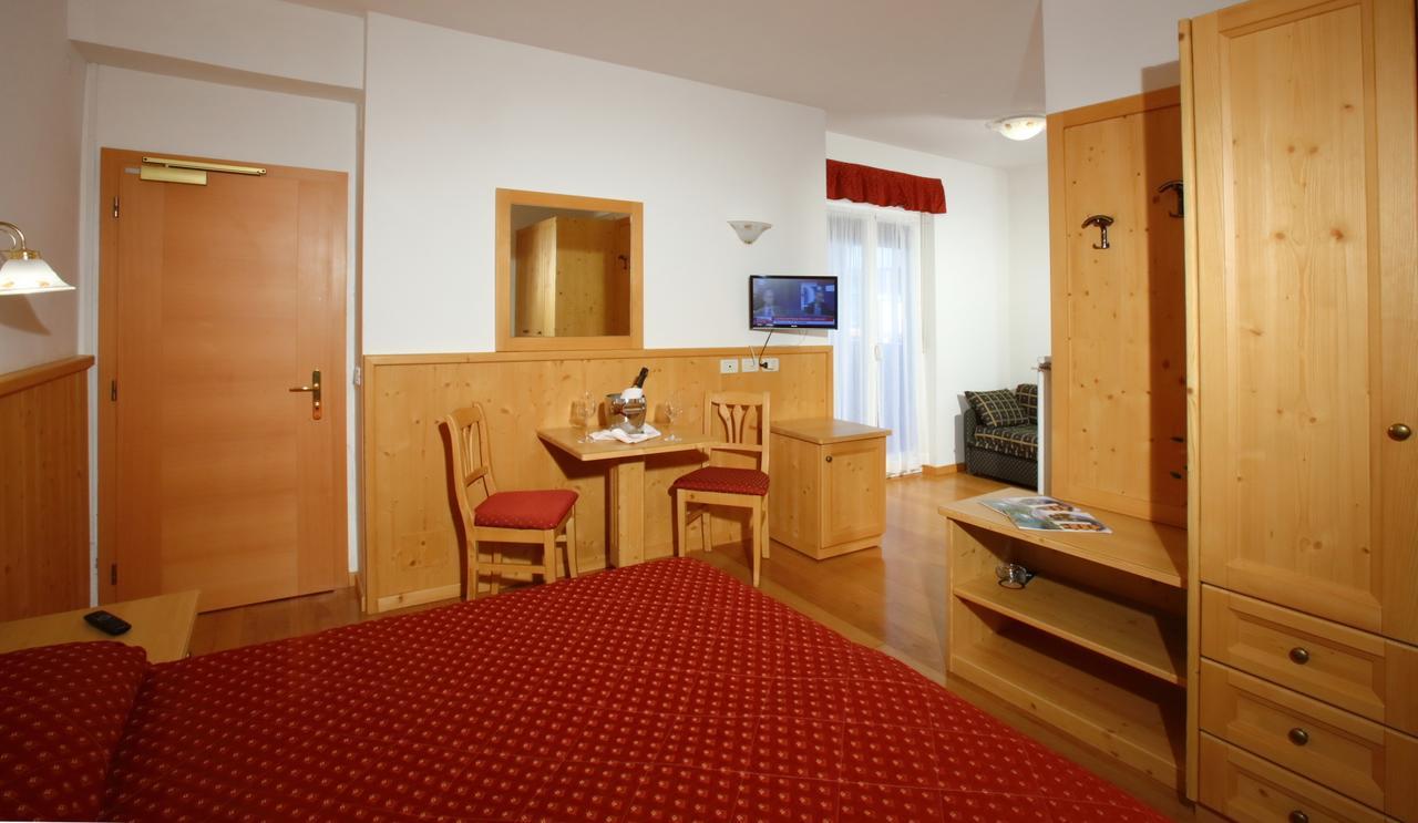 Hotel Zurigo Molveno Buitenkant foto