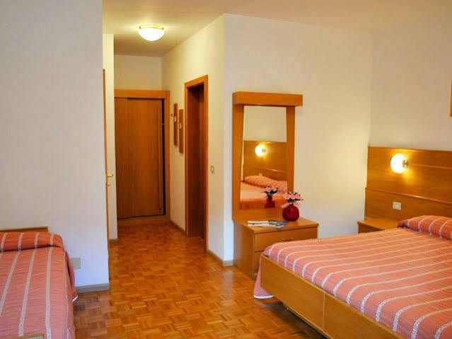 Hotel Zurigo Molveno Buitenkant foto