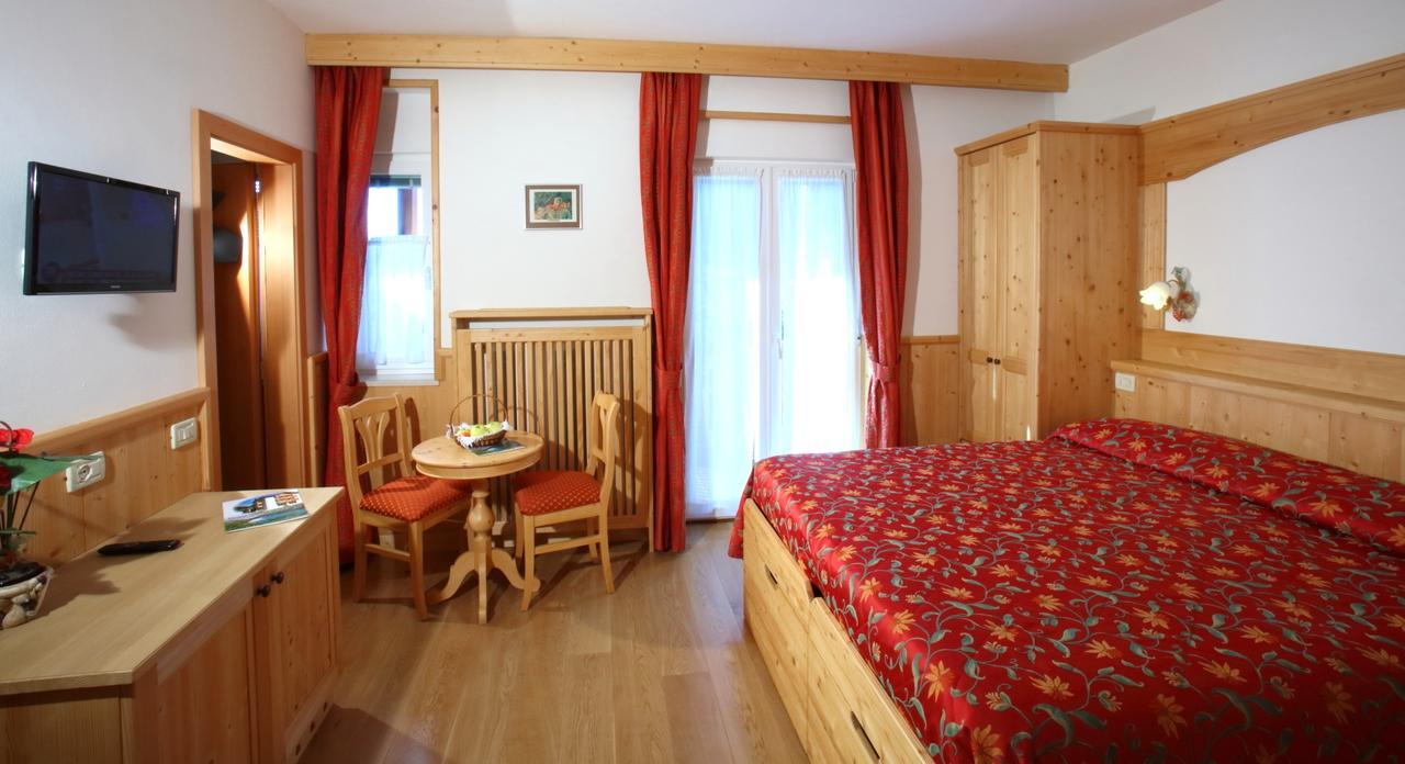 Hotel Zurigo Molveno Buitenkant foto