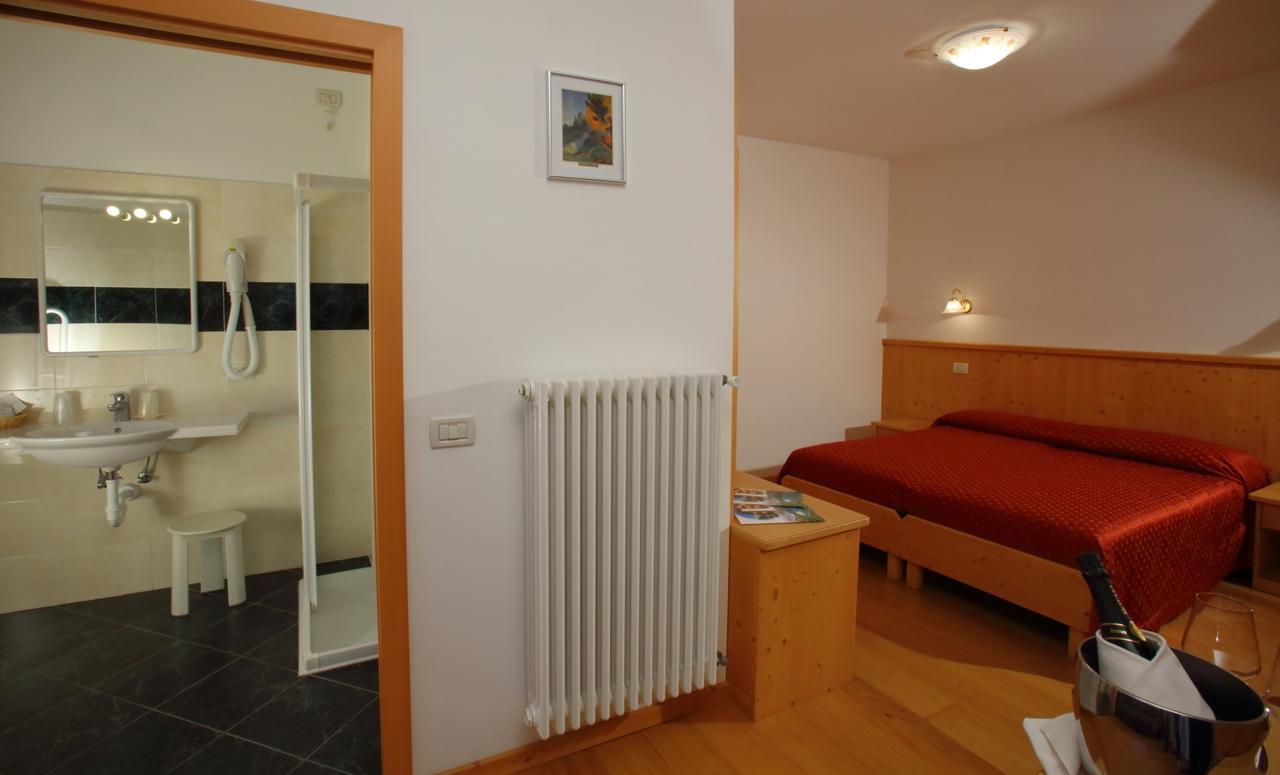 Hotel Zurigo Molveno Buitenkant foto