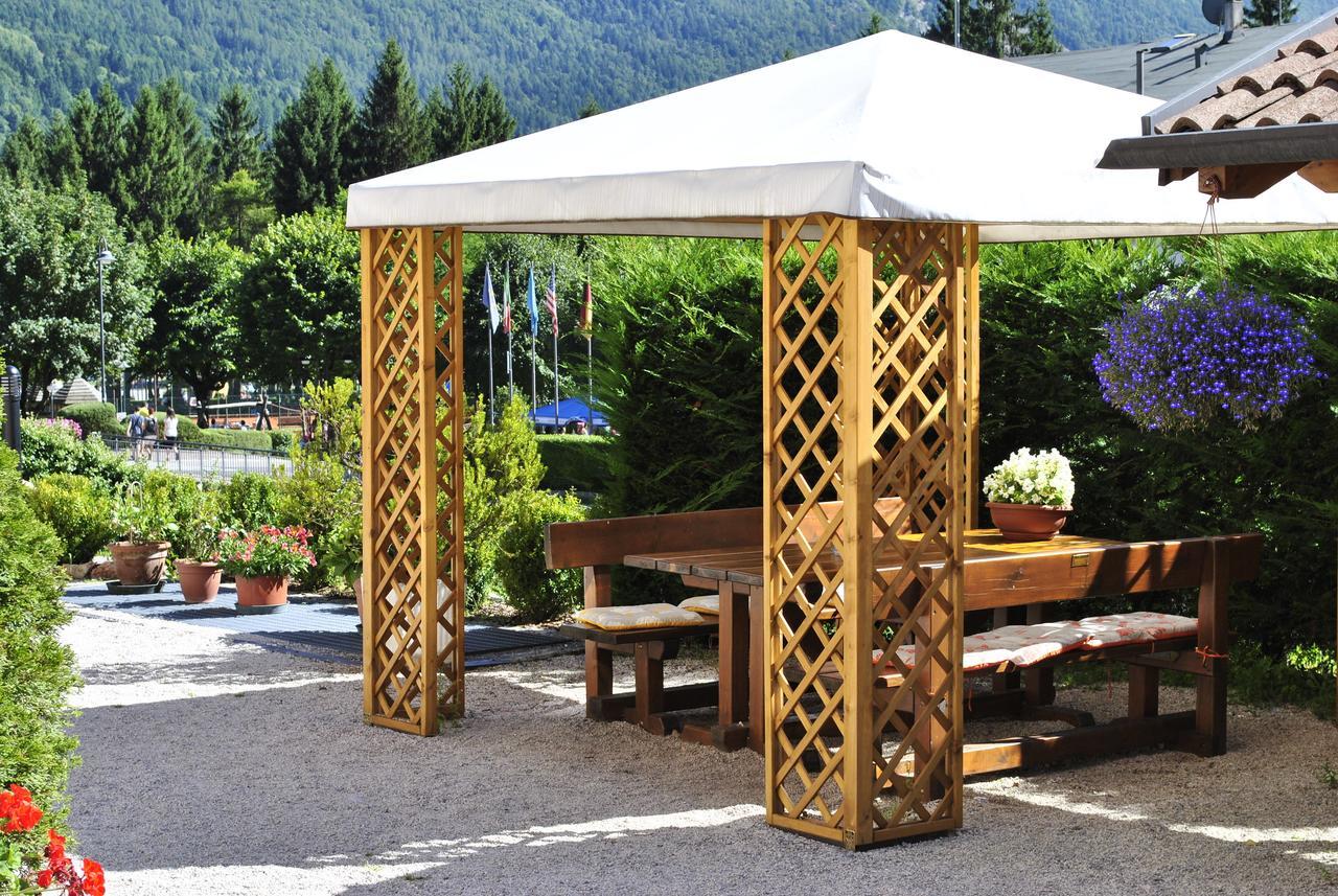 Hotel Zurigo Molveno Buitenkant foto