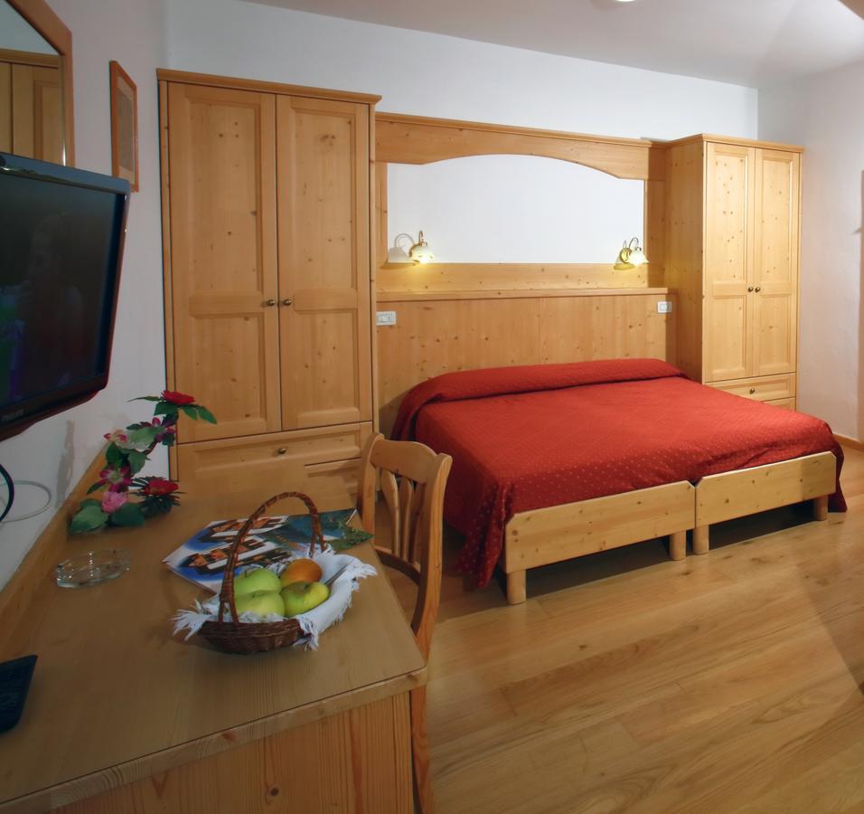 Hotel Zurigo Molveno Buitenkant foto