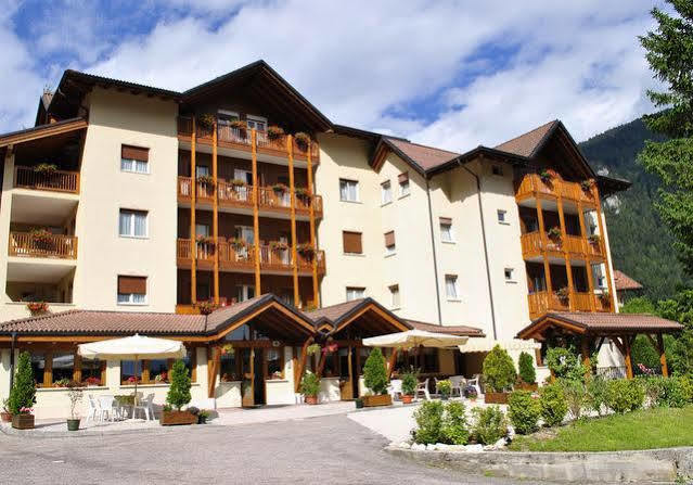 Hotel Zurigo Molveno Buitenkant foto